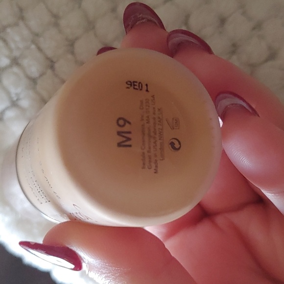 Jane Iredale beyond matte liquid foundation - Picture 3 of 7